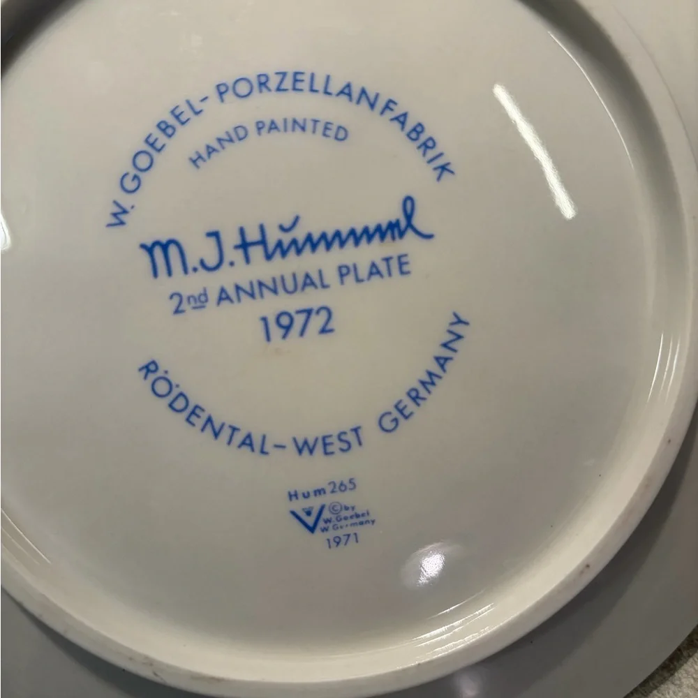 Goebel M.J. Hummel 2nd Annual Plate 1972 -#265 "Hear Ye, Hear Ye” - Picture 3 of 8